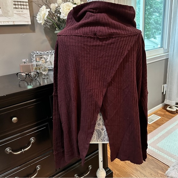 Free People Date Night Waffle Knit Cowl Neck Top Burgundy Size M (NWT) - Picture 4 of 13